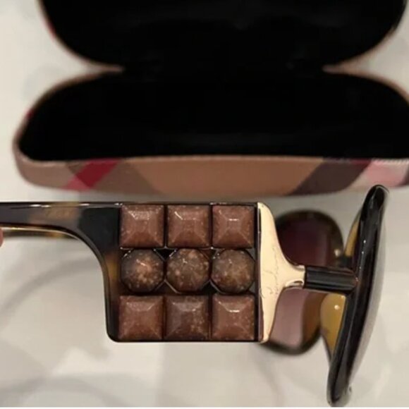 Burberry Vintage Sunglasses - Picture 2 of 10